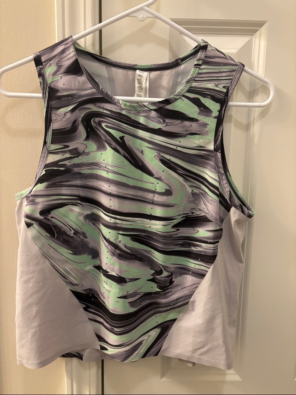 Lululemon Swift Ventilated Running Tank Top (women’s 6)